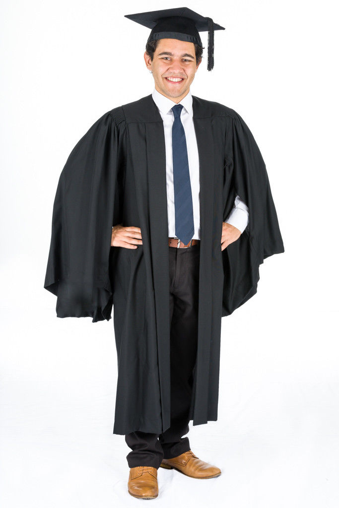 the academic gown and hood for bachelor's degree